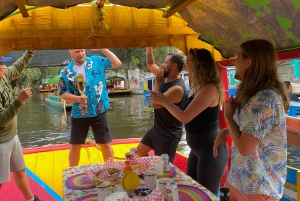 Mexico City: Xochimilco Boat Party with Drinks and Snacks