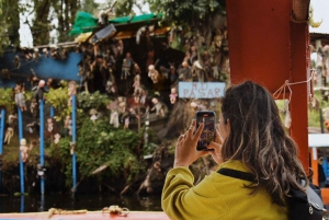 Mexico City: Xochimilco Boat Party with Drinks and Snacks