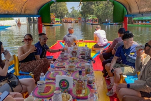 Mexico City: Xochimilco Boat Party with Drinks and Snacks