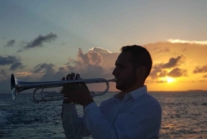 From Cancún: Isla Mujeres Sunset Catamaran Cruise