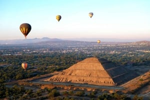 From CDMX: Hot air balloon ride, guided visits to Teotihuacan and Guadalupe