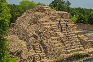 Desde Mérida: 4 Cenotes y Zona de Acanceh con Comida y Bicicletas