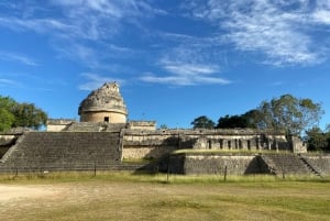 Desde Mérida: Chichén Itzá, Izamal y Cenote con comida