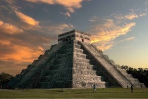 Desde Mérida: Chichén Itzá, Izamal y Cenote con comida