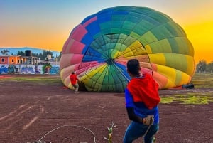 Desde CDMX: Sobrevuela Teotihuacan en globo