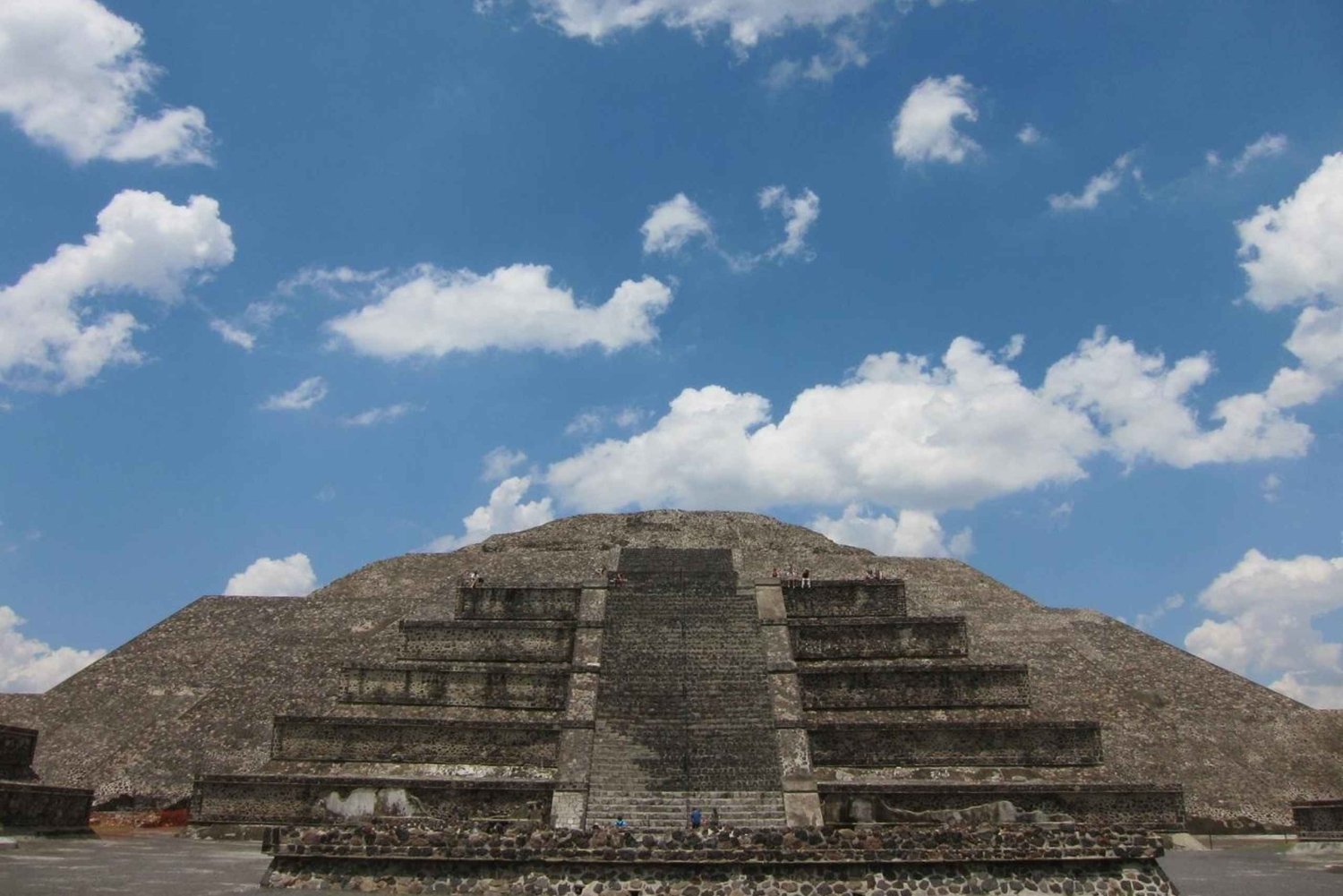 From Mexico City: Guided tour to Teotihuacan and Guadalupe