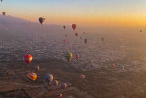 Mexico City: Teotihuacan + tickets + tourist guide + breakfast + transportation
