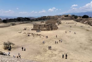 Desde Oaxaca: Monte Albán y el Arte Textil Zapoteca