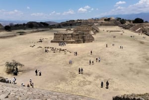 Desde Oaxaca: Monte Albán Un Viaje a la Cuna de los Zapotecas