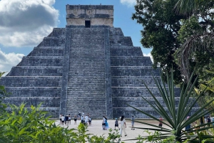 Desde Valladolid: Tour Privado a Chichén Itzá y Cenotes