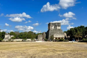 Desde Valladolid: Tour Privado a Chichén Itzá y Cenotes