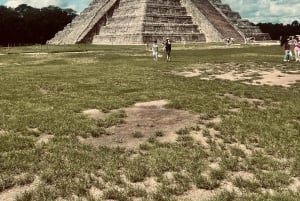 Desde Valladolid: Tour compartido a Chichen Itzá y Cenotes con Comida