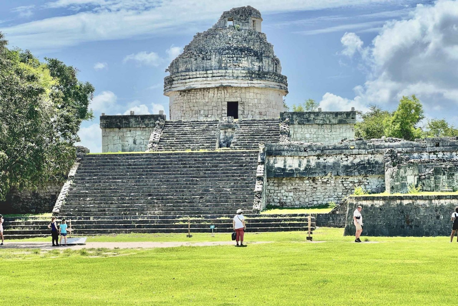 Desde Valladolid: Transporte Compartido a Chichen Itzá y Cenotes