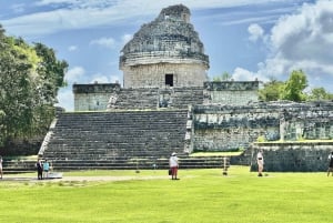 Desde Valladolid: Transporte Compartido a Chichen Itzá y Cenotes