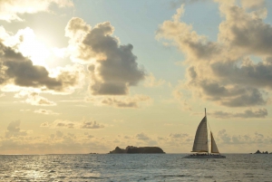 From Zihuatanejo: Sailboat Cruise to Ixtapa Island with Food
