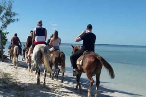 Cabalgata en grupo en la Isla de Holbox, Quintana Roo