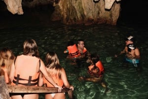 Tour de medio día semiprivado de snorkel con tortugas y cenote