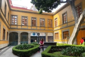 Heroines and Villains in the Foundation of New Spain