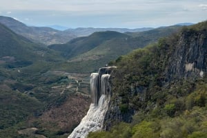 Hierve el Agua y Destilería de Mezcal (Grupos reducidos)