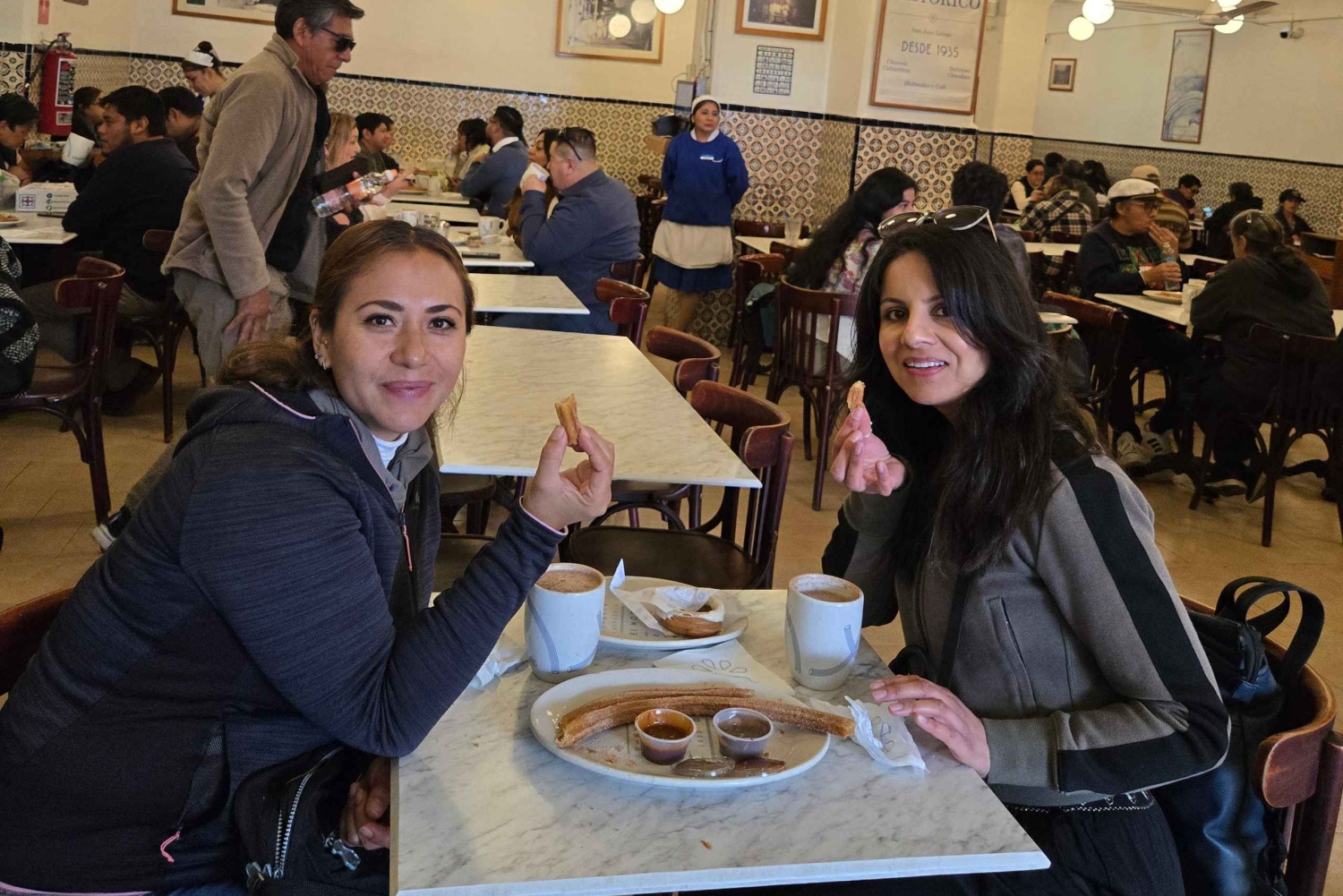 Historic Center: Private tour with murals, history, and churros