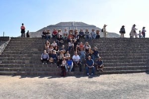 Centro histórico y pirámides de Teotihuacán Degustación de mezcal
