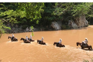 Excursión a Caballo por las Aguas Termales de Puerto Escondido.