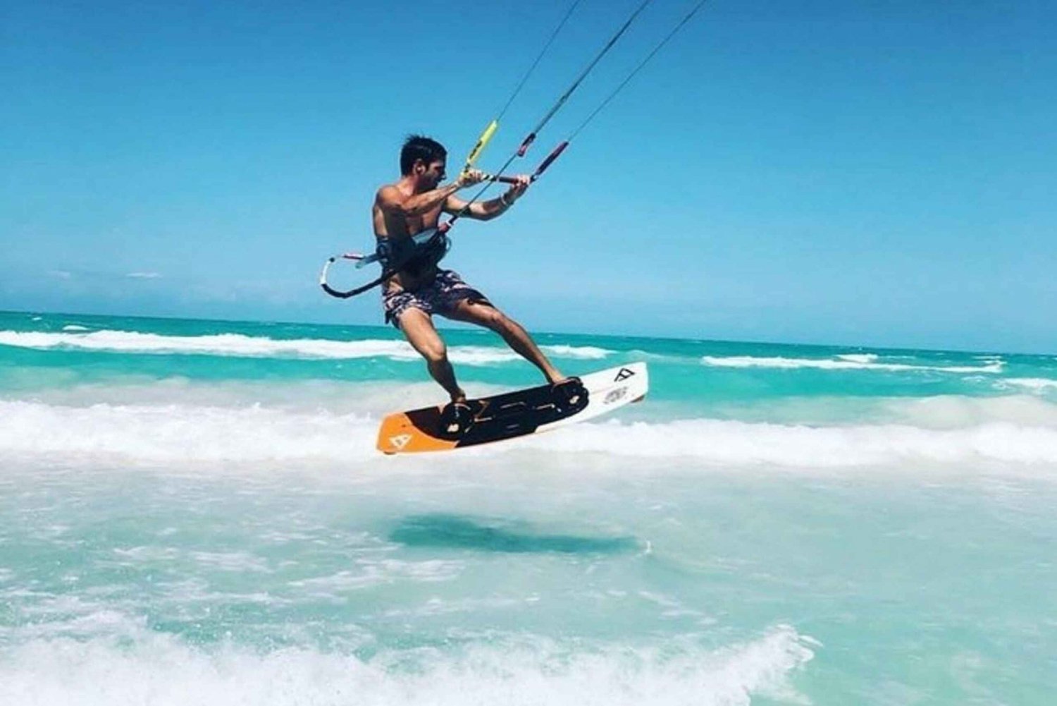 Hotbox: Kitesurfing Lessons Private Course (3 hours)