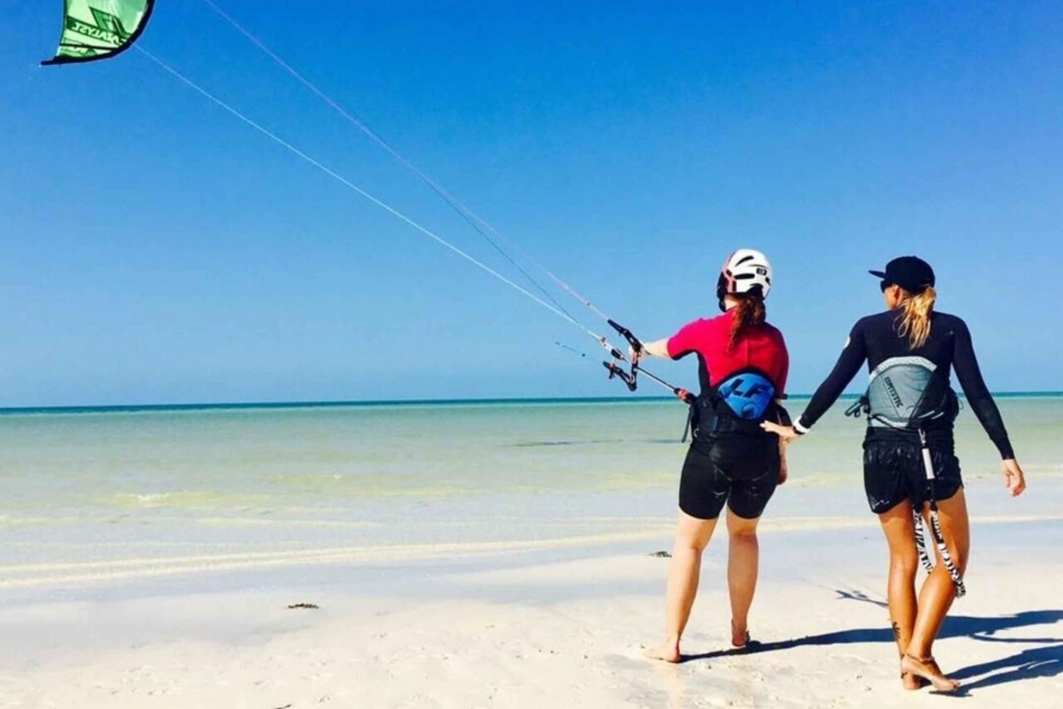 Hotbox: Kitesurfing Lessons Private Course (6 hours)