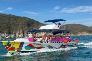Huatulco: Premium Boat Tour with snorkel experience.