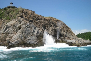 Huatulco: Premium Boat Tour with snorkel experience.
