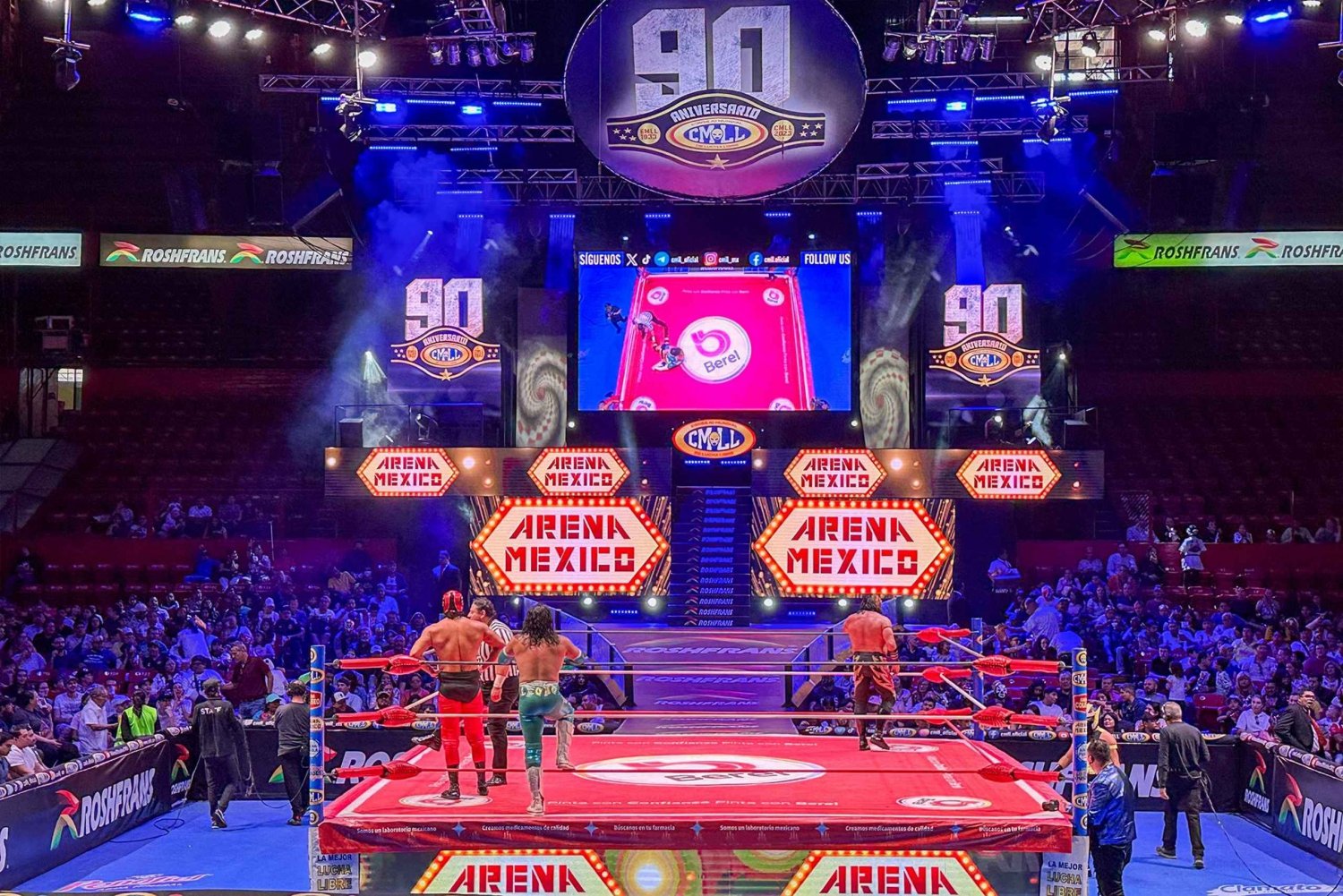 Vida nocturna mexicana: chupitos, Mariachis y lucha libre