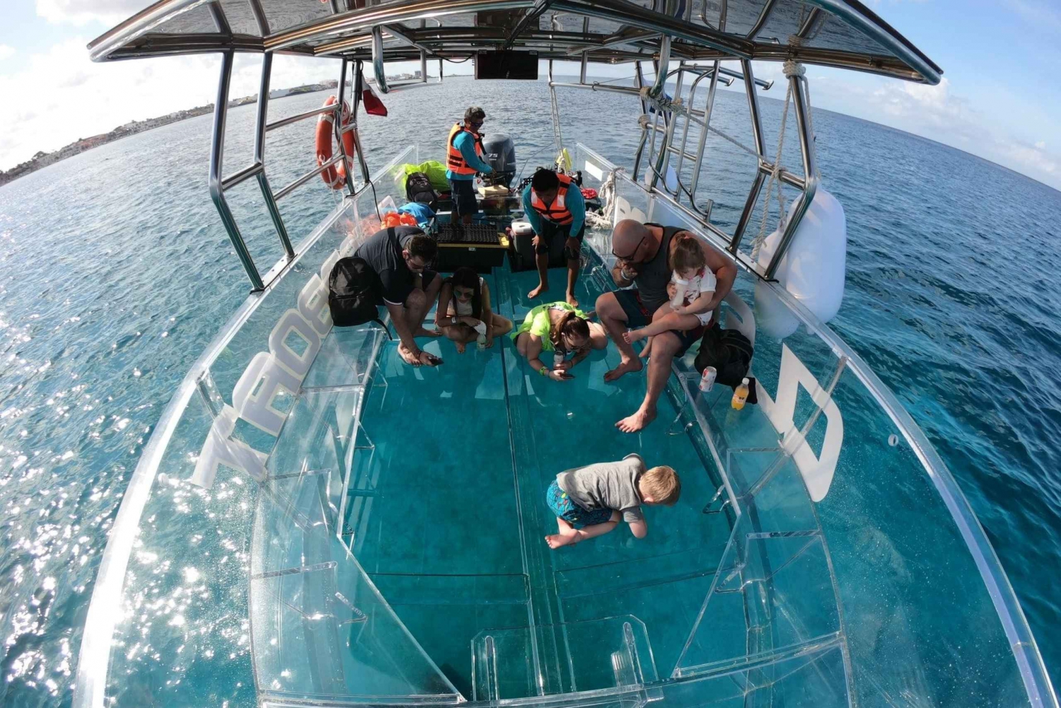 Paseo en barco invisible con aventura de snorkel