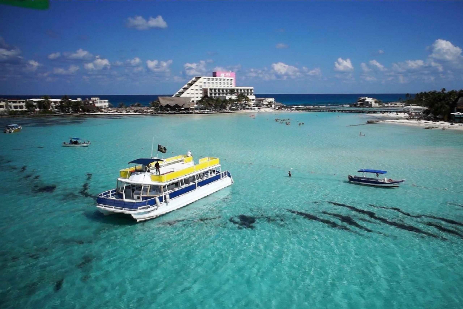 Isla Mujeres: Sailing, Snorkeling and Lunch with Boat Party