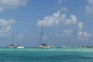 Isla Mujeres: Catamaran Cruise with snorkel, lunch & drinks