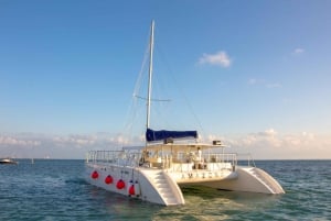 Isla Mujeres Catamaran Tour with Lunch buffet and Snorkeling