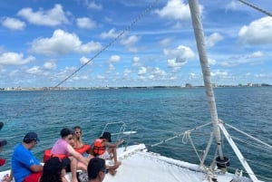 Isla Mujeres: Catamaran with open bar and snorkel in El Meco