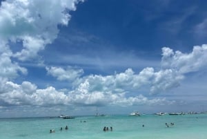 Isla Mujeres: Catamarán con barra libre y snorkel en El Meco