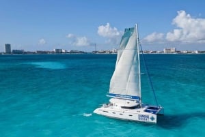 Isla Mujeres: Catamaran with Open Bar, Food and Snorkeling