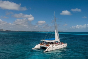 Catamarán a Isla Mujeres con traslado ida y vuelta desde Tulum