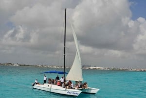 Catamarán a Isla Mujeres con traslado ida y vuelta desde Tulum