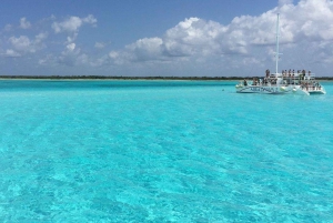 Catamarán a Isla Mujeres con traslado ida y vuelta desde Tulum