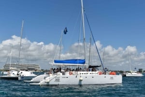 Isla Mujeres: Experiencia en catamarán y snorkel sólo para adultos