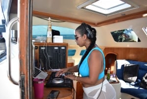 Isla Mujeres: Experiencia en catamarán y snorkel sólo para adultos