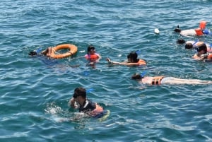 Isla Mujeres: Experiencia en catamarán y snorkel sólo para adultos