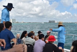 Isla Mujeres: Experiencia en catamarán y snorkel sólo para adultos