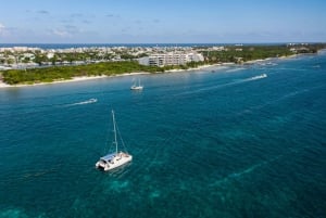 Isla Mujeres, snorkel y fiesta en catamarán