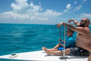 Isla Mujeres, snorkel y fiesta en catamarán