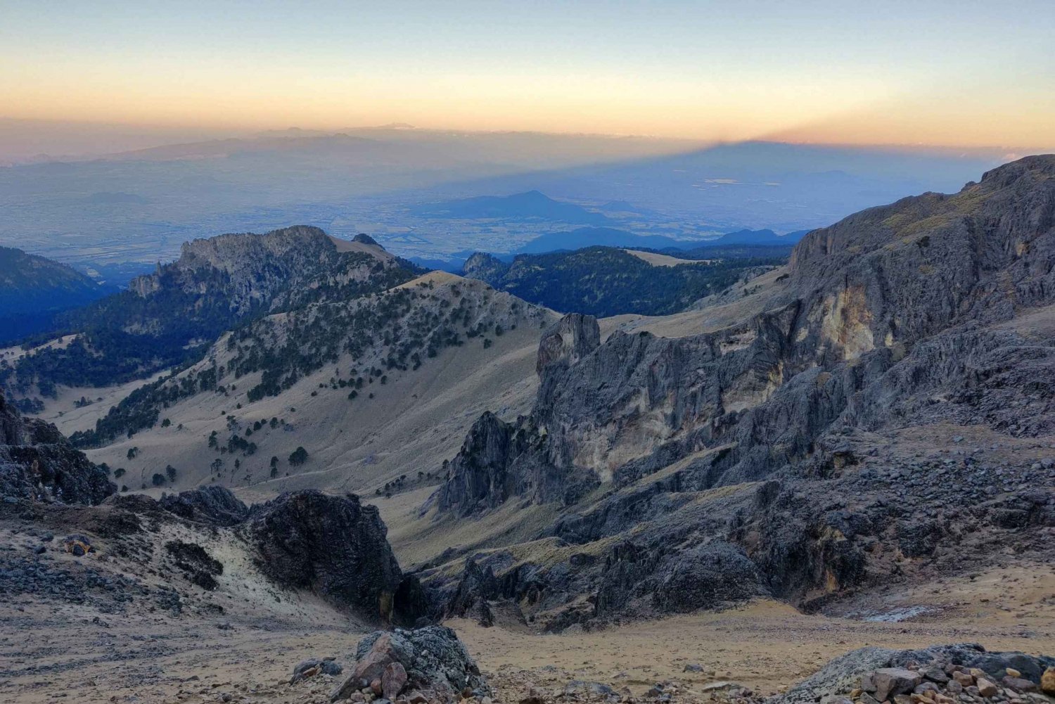 Iztaccihuatl Hiking Tour: Volcano Trek and Amecameca (12h)