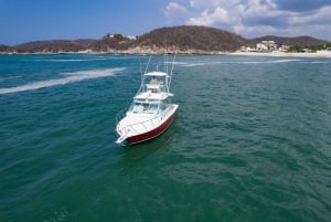 La Crucecita: Private Yacht Cruise in Huatulco with Drinks