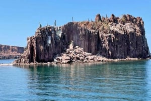 La Paz: Espiritu Santo Island and Balandra Bay Day Cruise